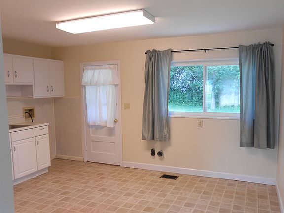 4th image of 3706 Brumbaugh Blvd