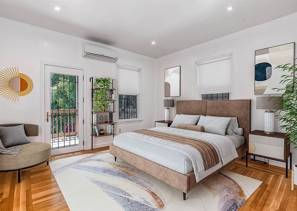 1st image of 32 Hawthorne St #1