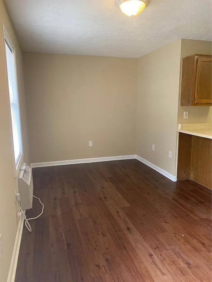 239 Wayne Dr — Photo 3