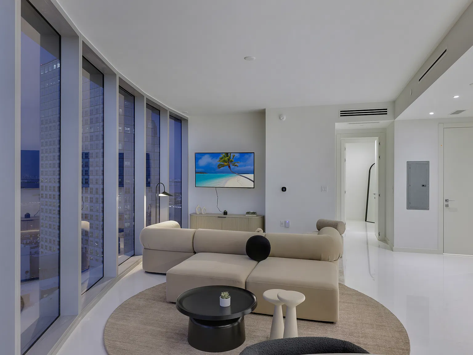 1 bed, 1.5 bath, 976 sqft, $6,995 — Photo 4