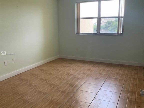5th image of 8205 Lake Dr #407