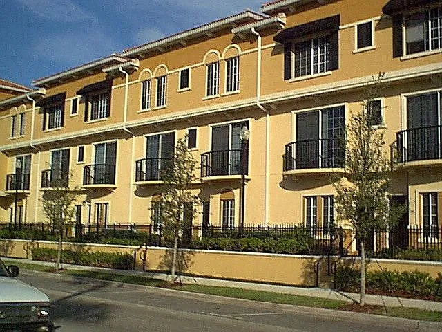 5252 W Kennedy Blvd