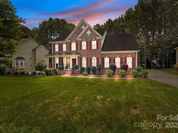 456 Woodward Ridge Dr, Mount Holly, NC 28120