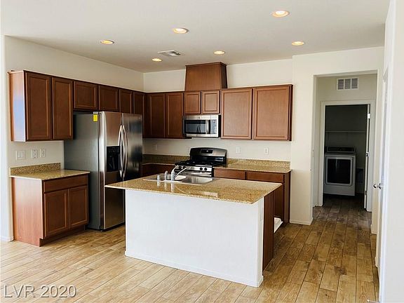 3rd image of 341 Cats Hollow Ct