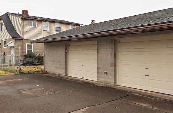 3rd image of 200 E Littlewood St