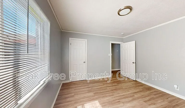 6621 Bancroft Ave — Photo 22