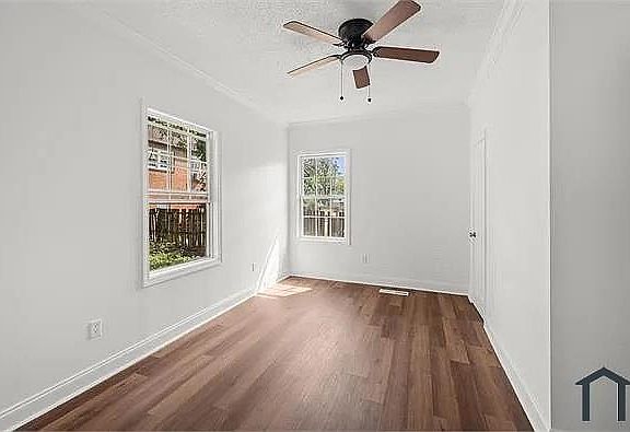4th image of 2619 Avenue F