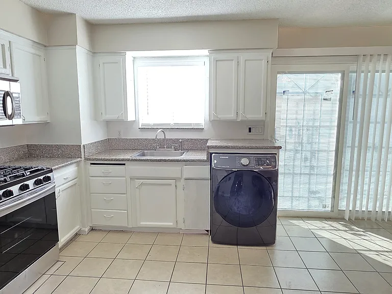 4136 N Thesta St #10 — Photo 9