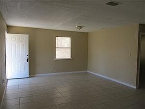 3rd image of 2823 Anthony Dr APT A