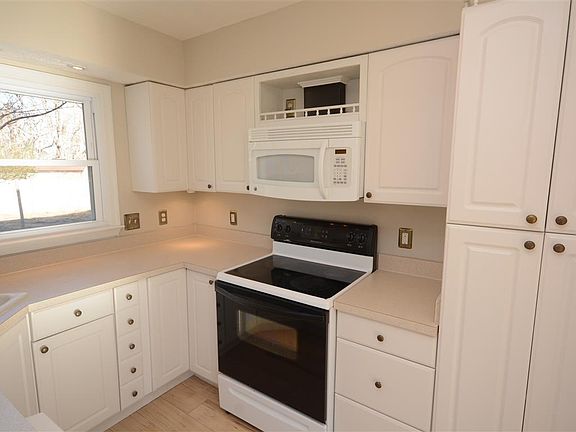 5th image of 101 Laurie Ct