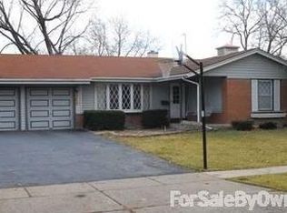 701 Brantwood Ave, Elk Grove Village, IL 60007
