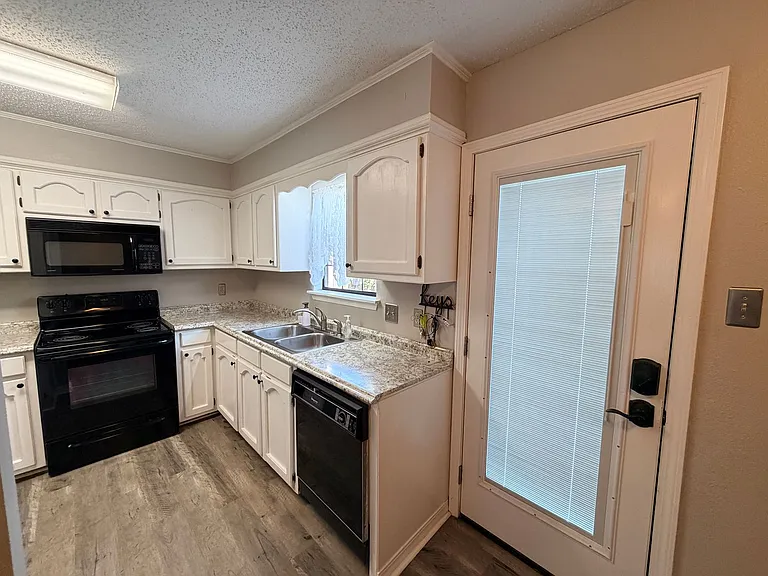 9990 Smugglers Cove Ln — Photo 6