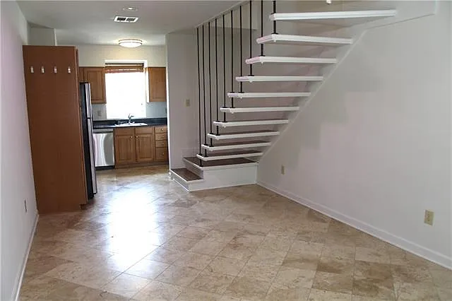301 Seattle St #5 — Photo 3