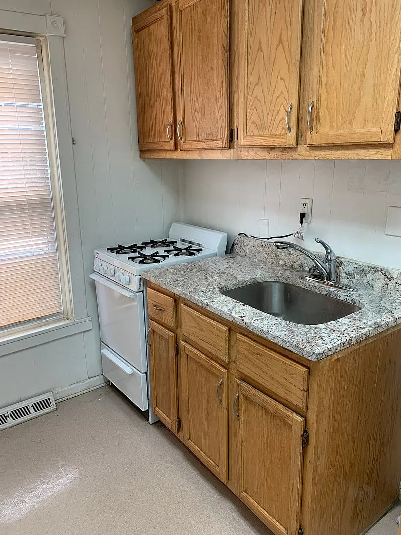 Royal Oak Triplex - Washington — Photo 2