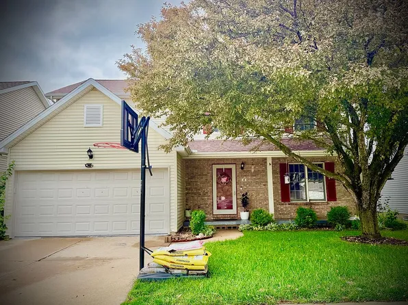4 Breckenwood Ct, Bloomington, IL 61704