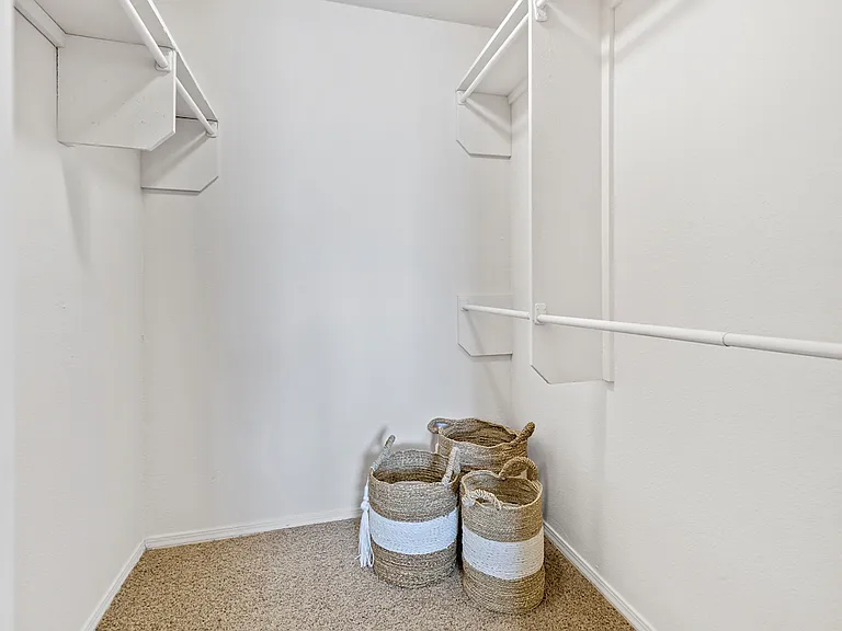 Barrington Apartments — Photo 15