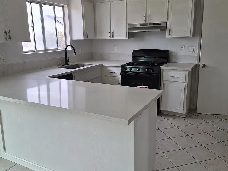 20824 Melville Dr — Photo 4