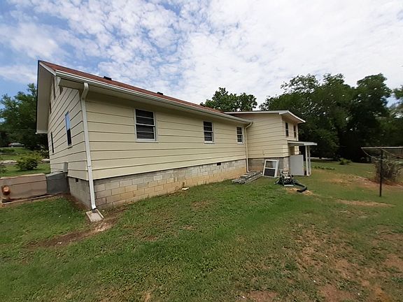 3rd image of 105 Bryson St