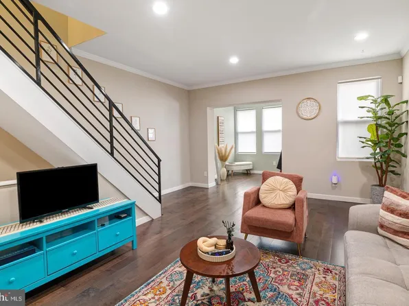 1741 Georges Ln, Philadelphia, PA 19131
