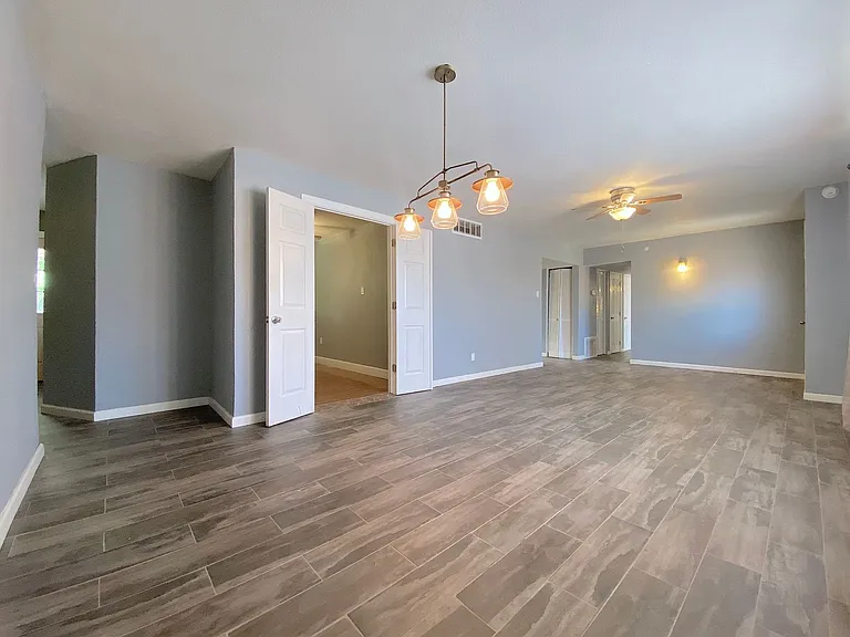 4424 Eleanor Way — Photo 4