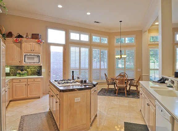 4th image of 5592 Southern Hills Dr