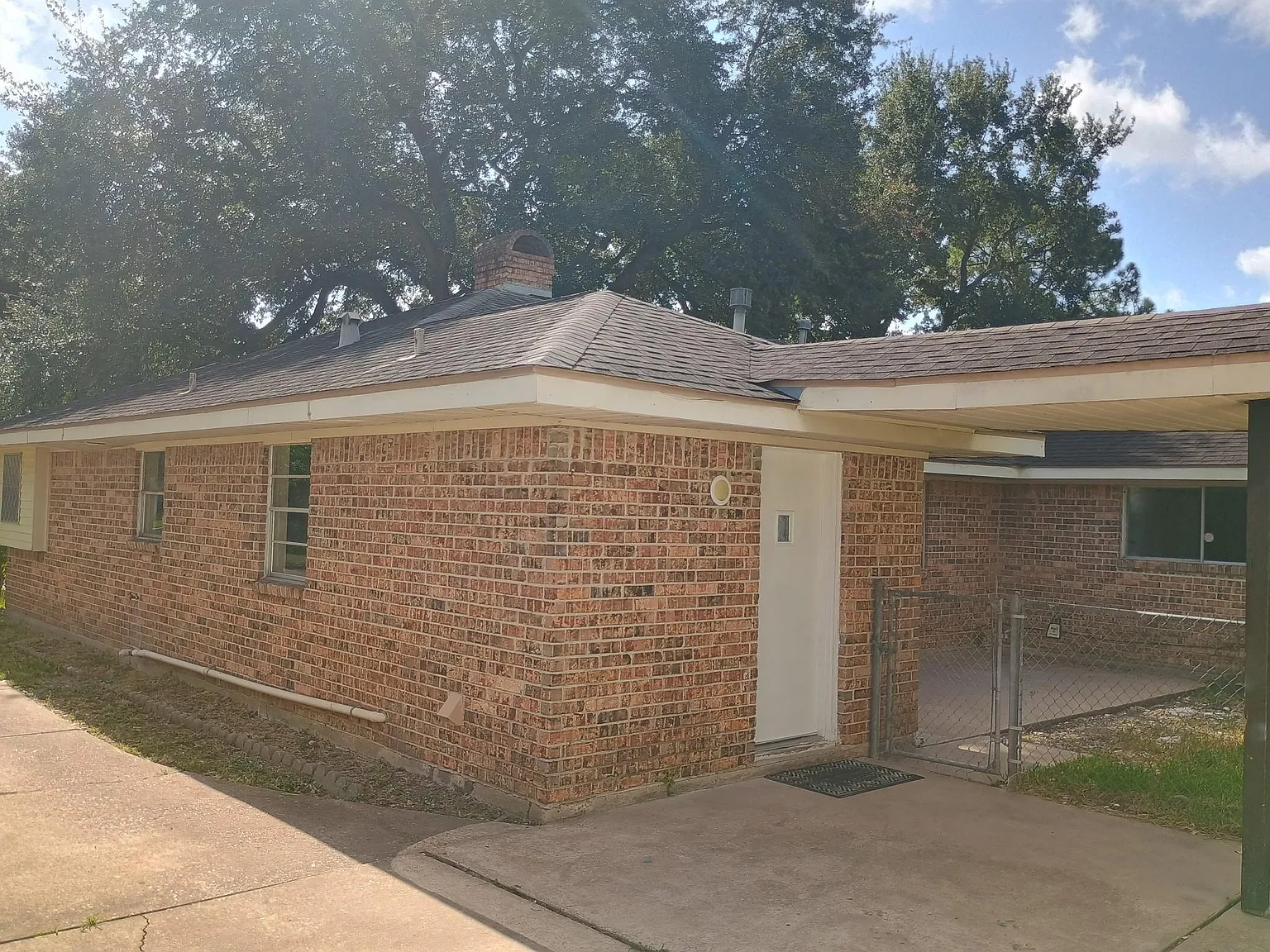 3 bed, 2.0 bath, 2005 sqft, $2,300 — Photo 3
