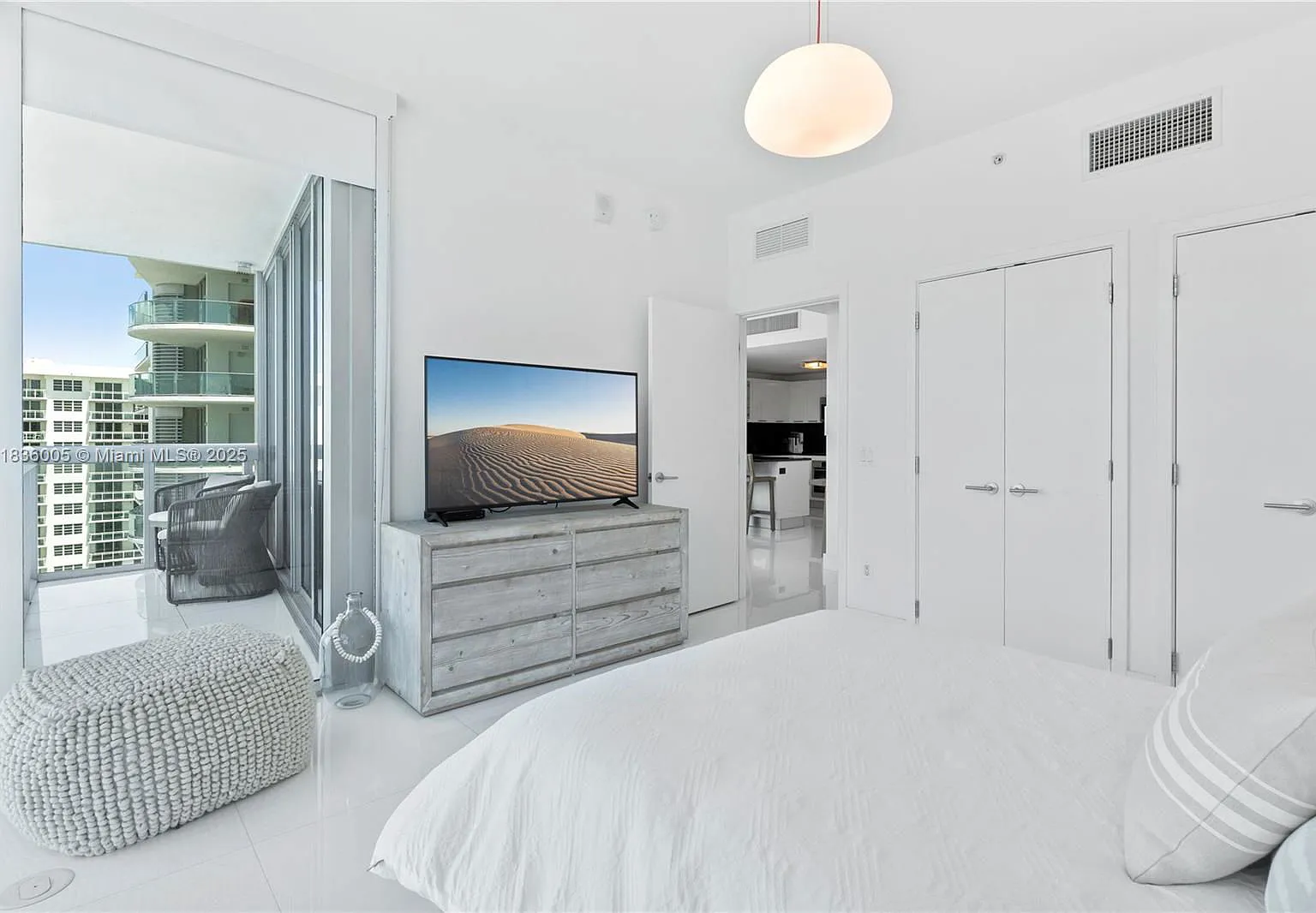 1 bed, 1.0 bath, 850 sqft, $6,250 — Photo 4