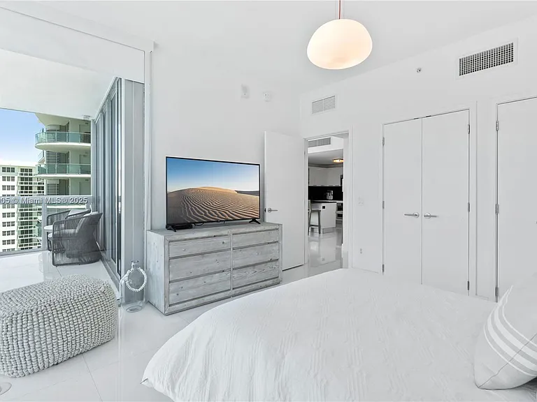 6899 Collins Ave — Photo 4