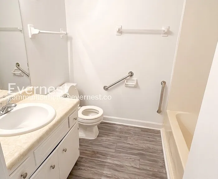 1114 N Graycroft Ave — Photo 10