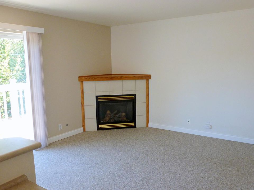 2nd image of 250 15th St #C