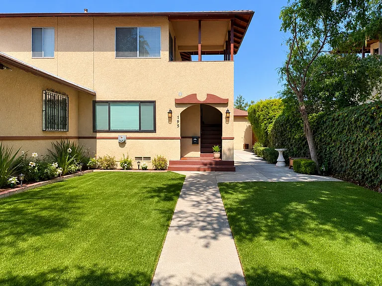 795 W Pomona Blvd — Photo 1