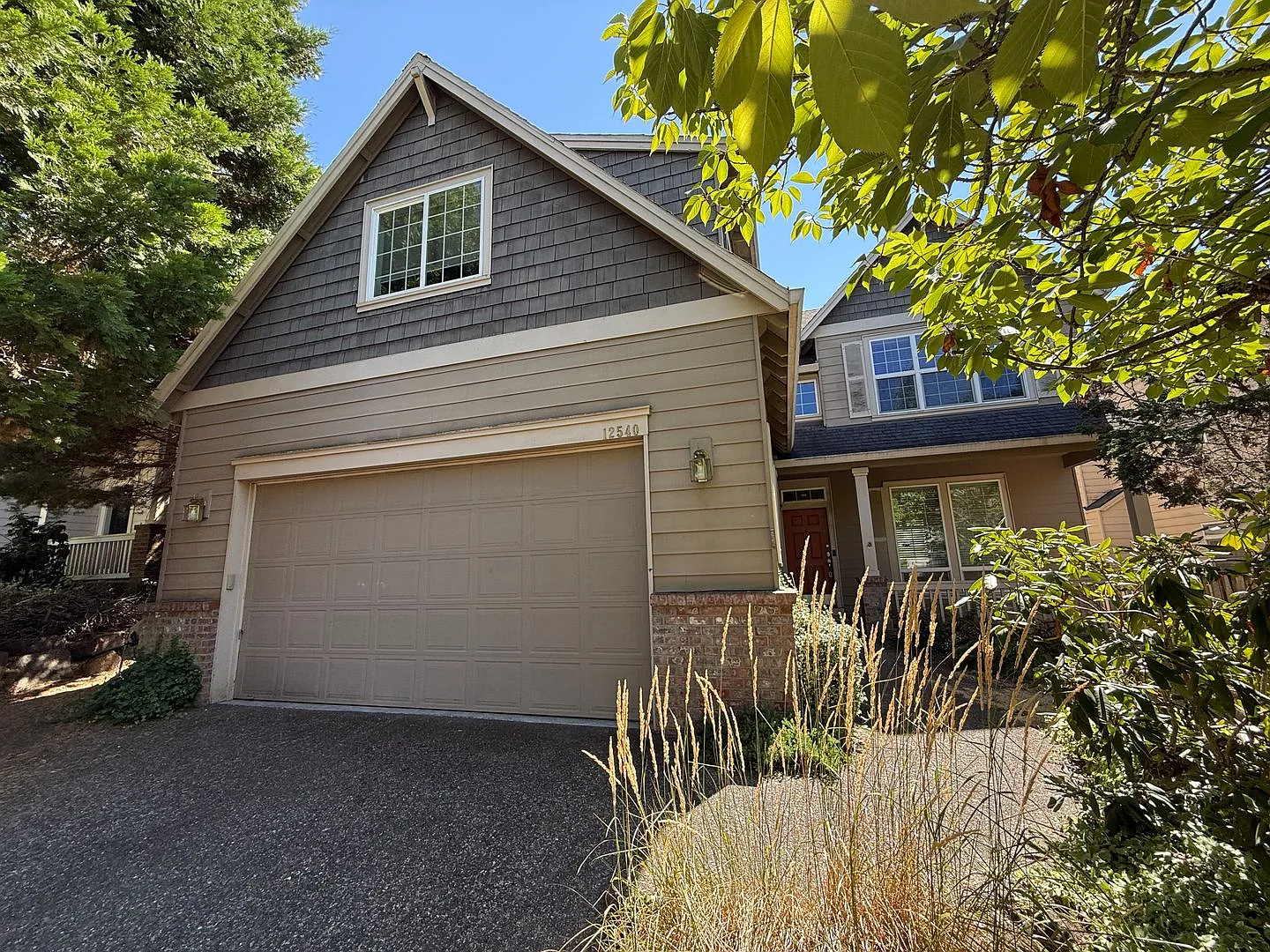 12540 NW Brimpton Court ~ Elegant Bethany Home with NEW Carpet & Fresh Paint — Photo 2