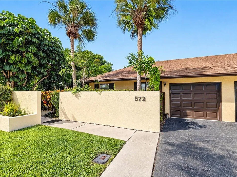 572 SW 28th Ave