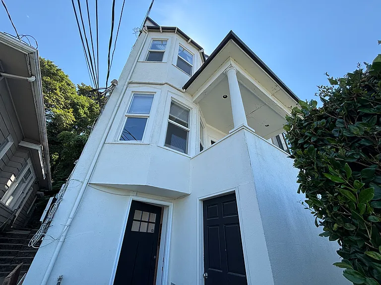1124 Lakeview Blvd E — Photo 3