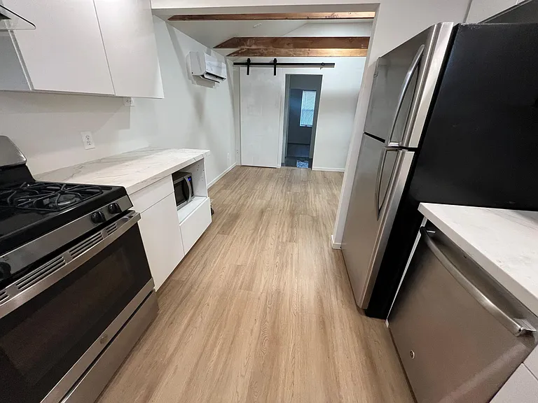 343 Stewart St #1/2 — Photo 16