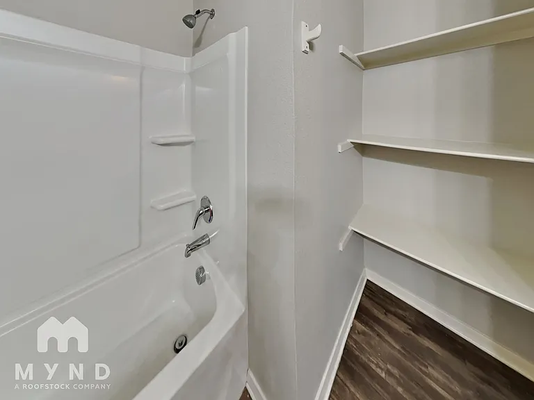 9176 Pleasant Valley Dr — Photo 10