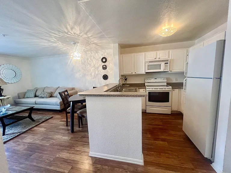 8889 Caminito Plaza Centro #7331 — Photo 3