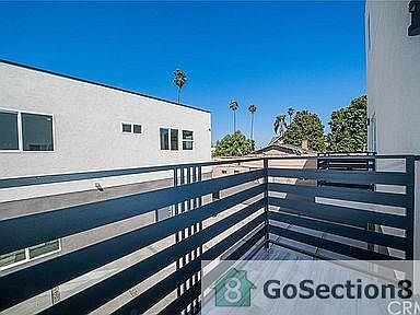 4th image of 600 W 49th St