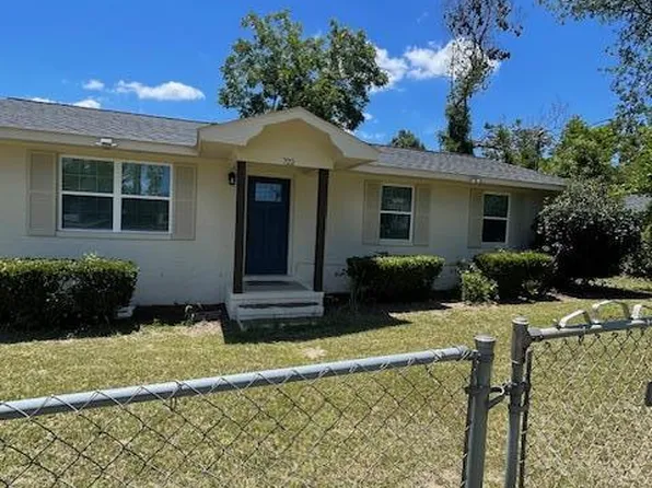 722 Peachtree St E, Douglas, GA 31533