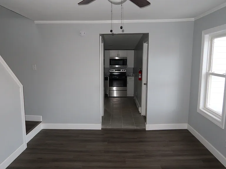 61 E Phillips St #B — Photo 7