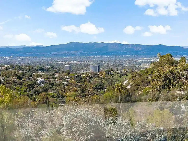 15105 Mulholland Dr — Photo 18