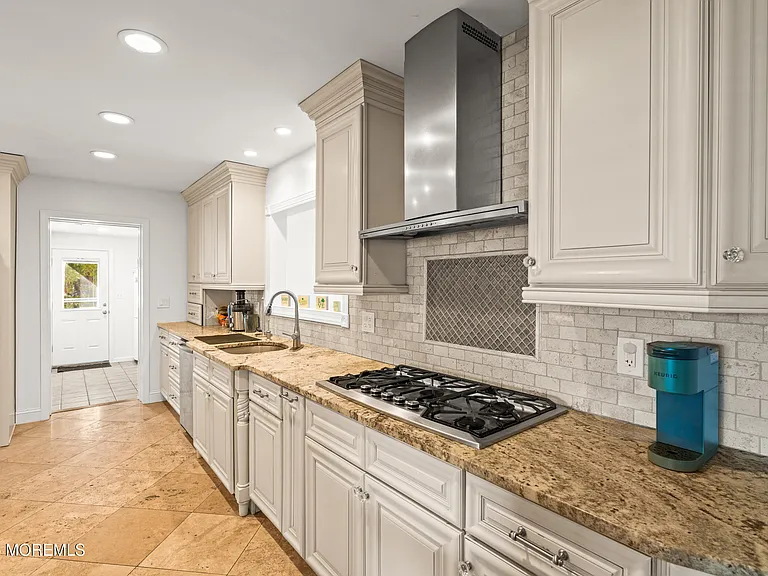 41 Poplar Ave — Photo 10
