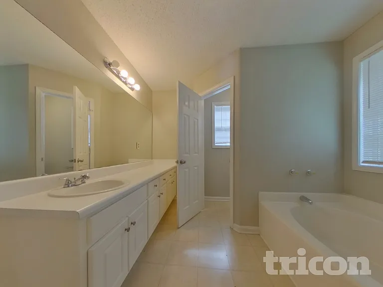 1619 Spring Hill Ct — Photo 8