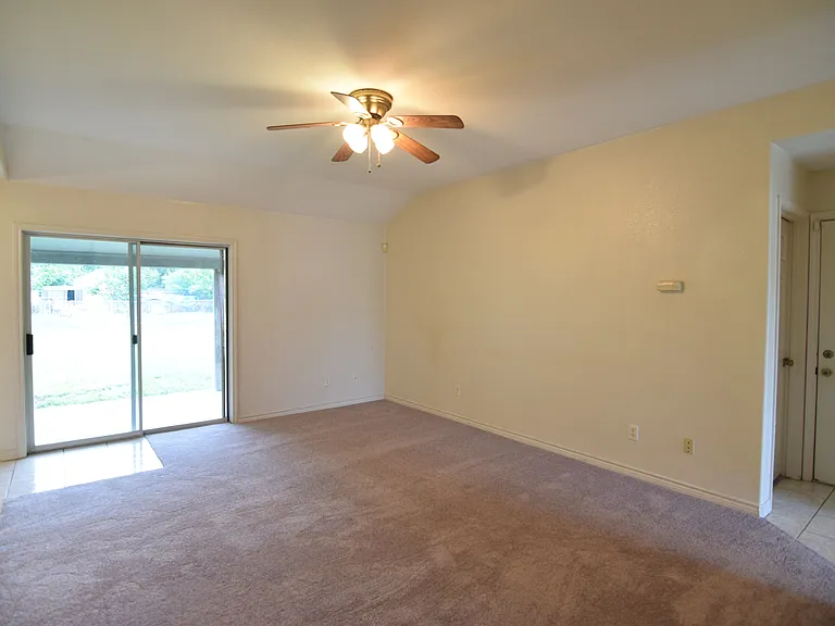 1505 Oleta St — Photo 8