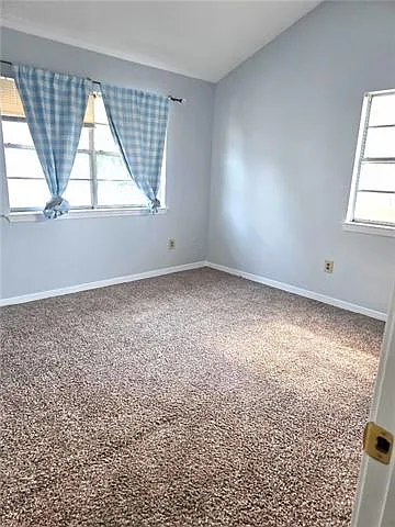 205 Clearview Pkwy #A — Photo 9