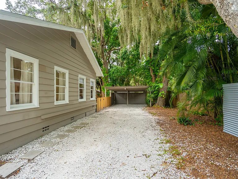 1010 Virginia Dr — Photo 36