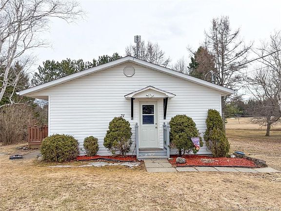 3rd image of 21 Stacey Rd