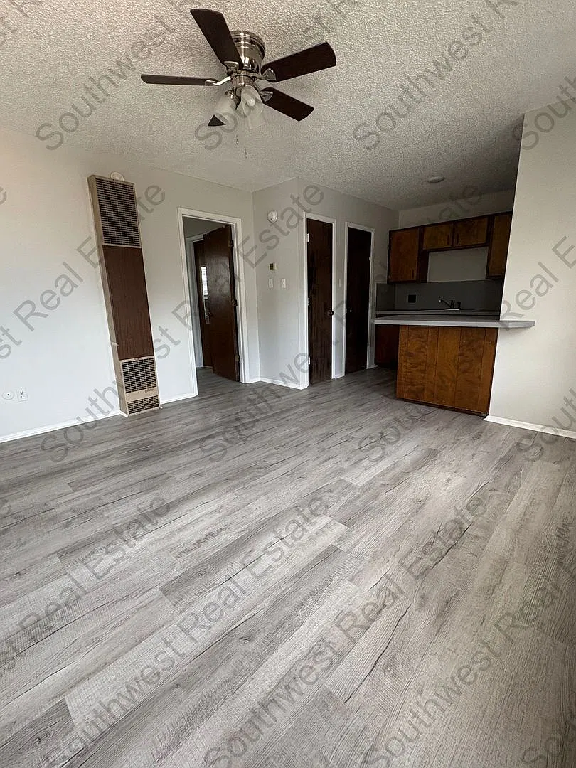 700 W. 11th St. — Photo 2