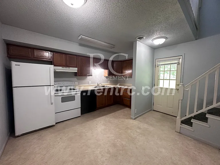 15986-4 Arrowhead Rd — Photo 2