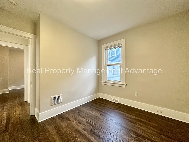 310 W Hazelhurst St — Photo 17